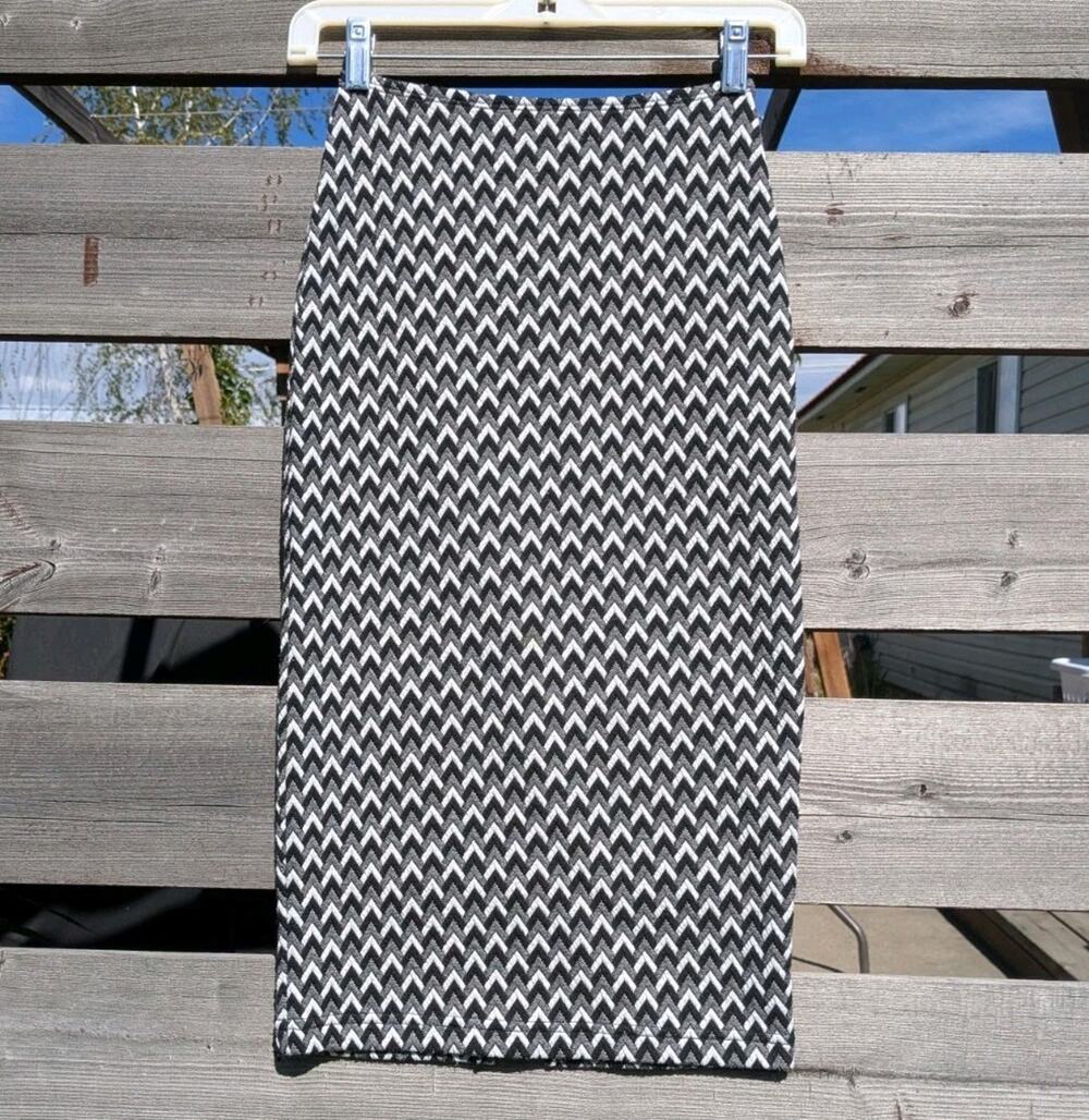 American Apparel Black White Chevron pencil Skirt Small high waist slimming